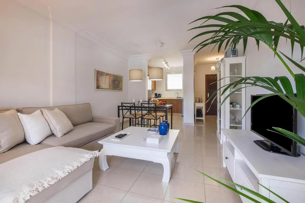 Apartamento Marina أرونا شقة